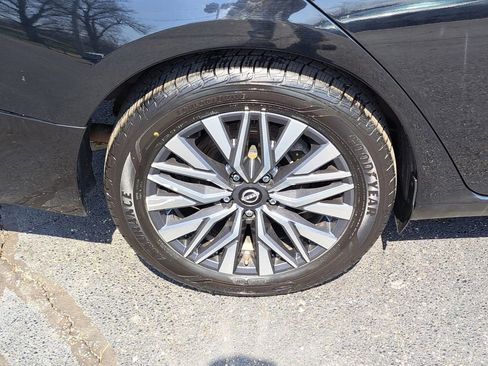 Used 2023 Nissan Altima 2.5 SV FWD image 6
