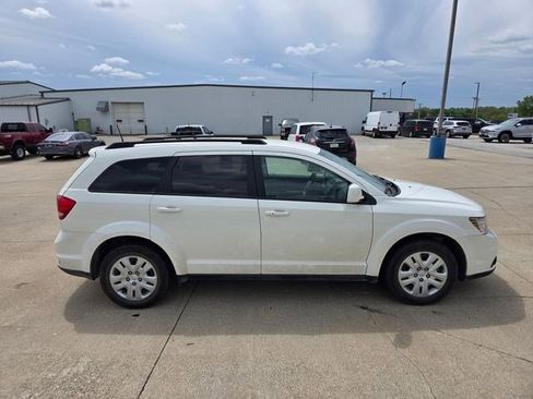 Used 2019 Dodge Journey SE w/ Connectivity Group FWD image 9