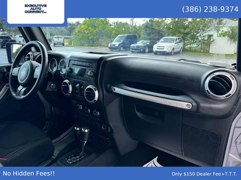 Used 2015 Jeep Wrangler Unlimited Sahara AWD/4WD image 14