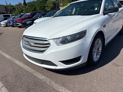 Used 2018 Ford Taurus SE FWD image 3