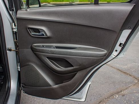 Used 2017 Chevrolet Trax LT w/ LT Convenience Package image 19