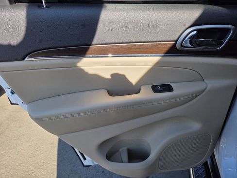 Used 2018 Jeep Grand Cherokee Limited image 8