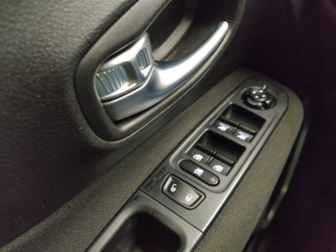 Used 2021 Jeep Renegade Sport FWD image 27