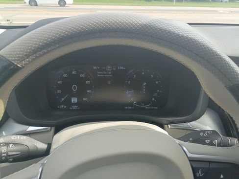 Used 2018 Volvo XC60 T5 Momentum w/ Convenience Package AWD/4WD image 10