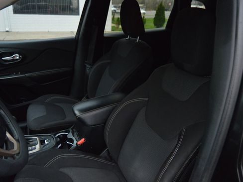 Used 2015 Jeep Cherokee Latitude image 9