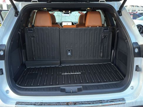 Certified 2024 Toyota Highlander Platinum AWD/4WD image 36