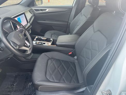 Used 2025 Volkswagen Atlas Cross Sport SE image 23