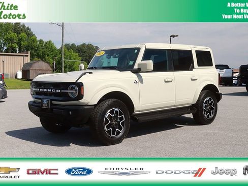 Used 2025 Ford Bronco Outer Banks AWD/4WD image 1