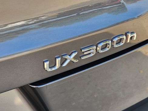 Used 2025 Lexus UX 300h FWD image 12