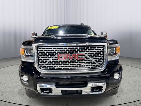 Used 2017 GMC Sierra 2500 Denali w/ Duramax Plus Package AWD/4WD image 39