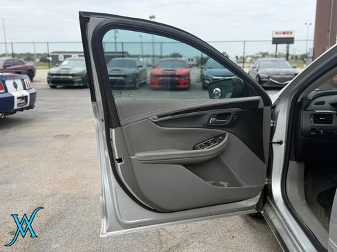 Used 2018 Chevrolet Impala LT w/ LT Convenience Package FWD image 9