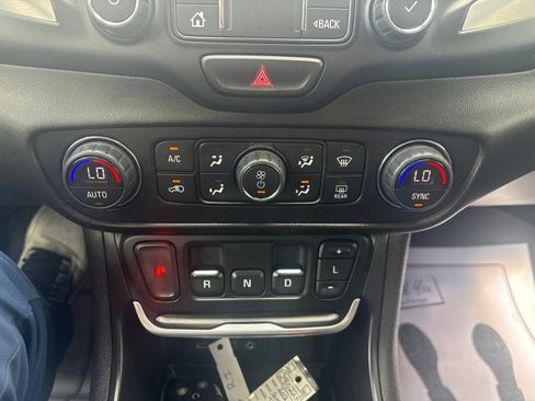 Used 2020 GMC Terrain SLT w/ Elevation Edition FWD image 25