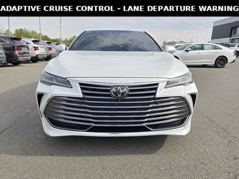 Used 2022 Toyota Avalon Limited w/ Advanced Safety Package image 2