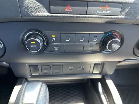 Used 2022 Nissan Frontier SV AWD/4WD image 21