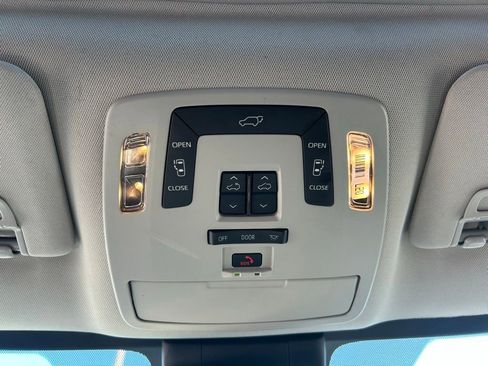 Used 2024 Toyota Sienna XLE FWD image 26