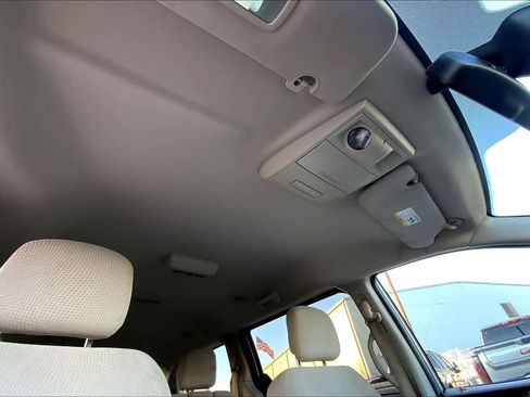 Used 2019 Dodge Grand Caravan SE w/ UConnect Hands-Free Group image 11