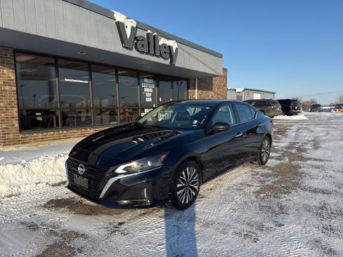 Used 2024 Nissan Altima 2.5 SV image 5