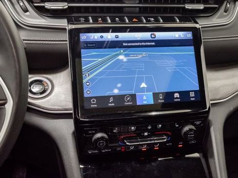 Certified 2024 Jeep Grand Cherokee L Limited w/ Luxury Tech Group II AWD/4WD image 15