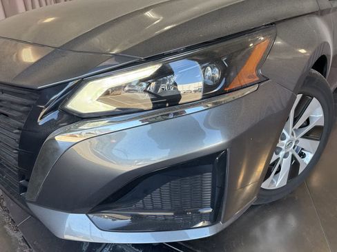 Used 2025 Nissan Altima 2.5 S FWD image 9