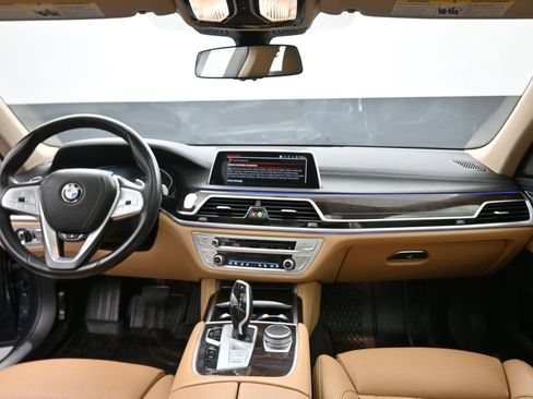 Used 2020 BMW 740i w/ Premium Package image 27