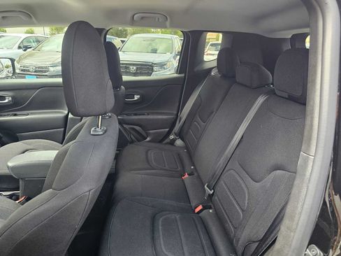 Used 2022 Jeep Renegade Latitude AWD/4WD image 16