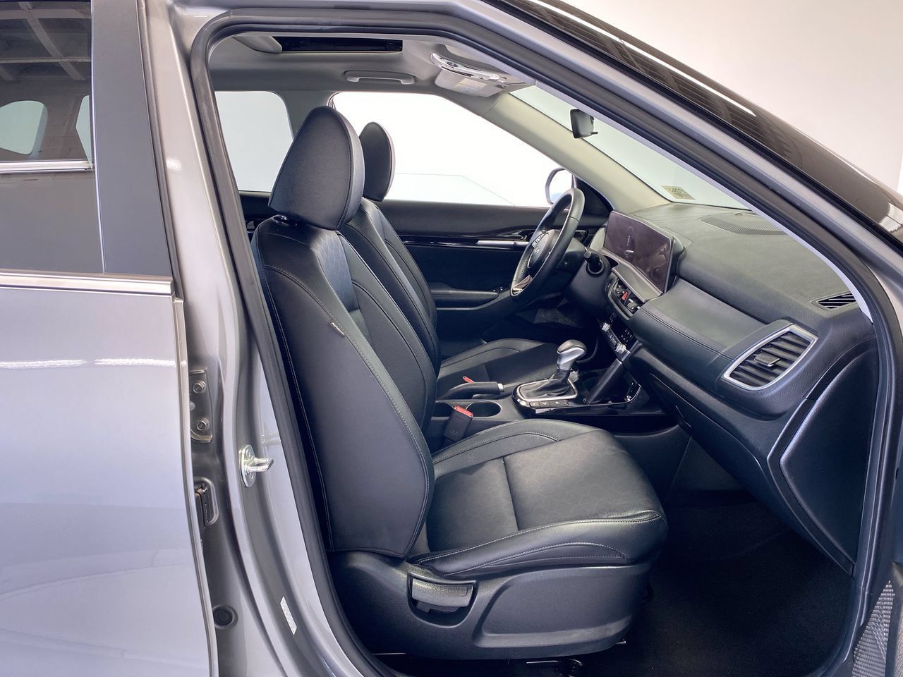 Certified 2025 Kia Seltos EX w/ EX Sunroof Package FWD image 30