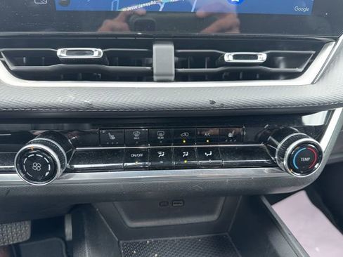 Used 2025 Chevrolet Equinox LT image 41