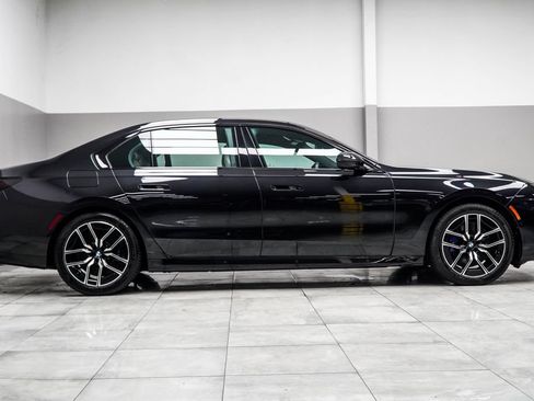 Used 2023 BMW 760i xDrive w/ Executive Package AWD/4WD image 7
