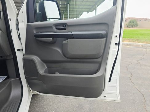 Used 2017 Nissan NV 2500 SV w/ Technology Package image 25