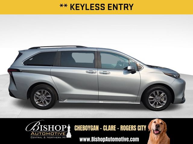Used 2025 Toyota Sienna XLE FWD image 15