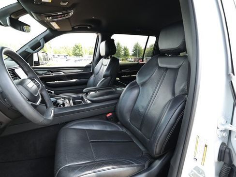 Used 2022 Jeep Wagoneer Series III AWD/4WD image 28