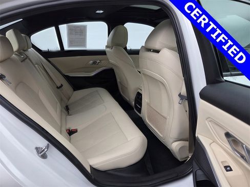 Used 2022 BMW 330i Sedan w/ Driving Assistance Package image 17