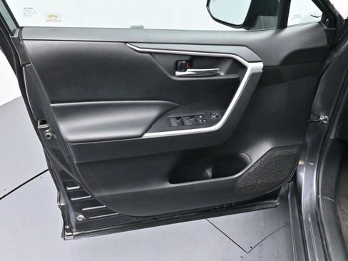 Used 2022 Toyota RAV4 XLE w/ Convenience Package image 11