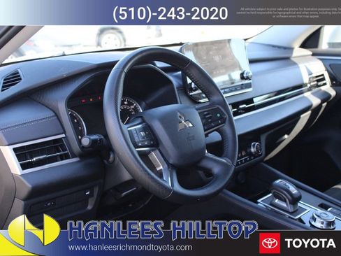 Used 2024 Mitsubishi Outlander SE image 12