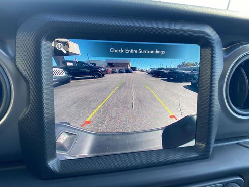 Used 2021 Jeep Gladiator Sport image 7