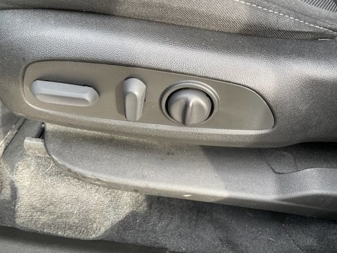 Used 2022 Chevrolet Traverse LT image 16