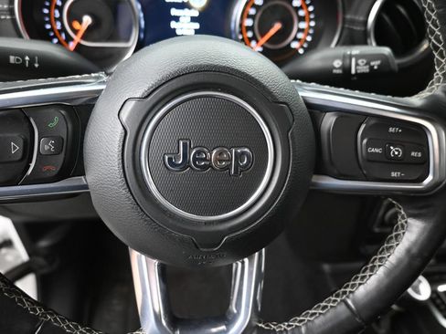 Used 2020 Jeep Gladiator Overland AWD/4WD image 17
