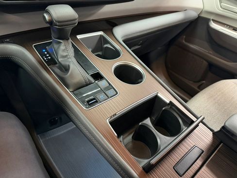 Used 2022 Toyota Sienna LE image 44