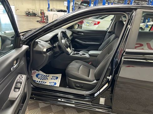 Used 2025 Nissan Altima 2.5 SV FWD image 17