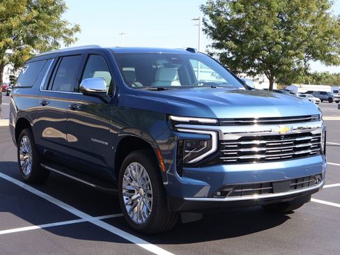 New 2025 Chevrolet Suburban Premier image 10