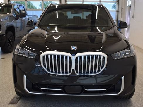 New 2026 BMW X5 xDrive40i w/ Premium Package AWD/4WD image 3