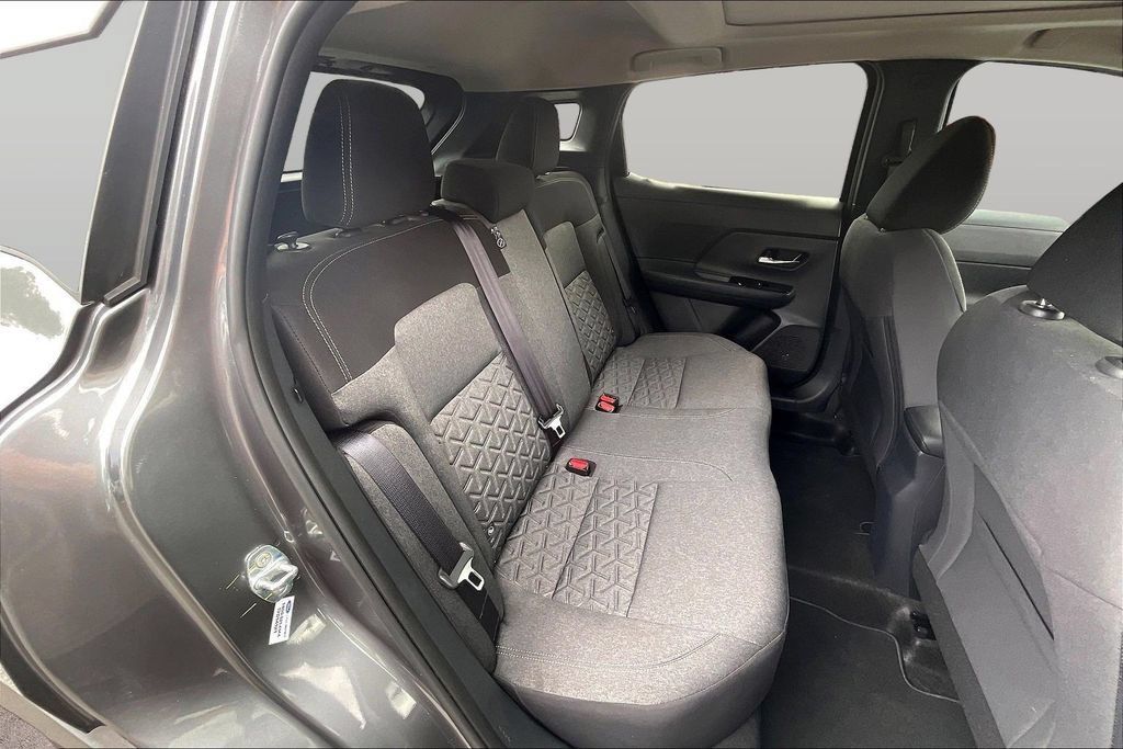 Used 2025 Nissan Kicks SV w/ SV Premium Package FWD image 27
