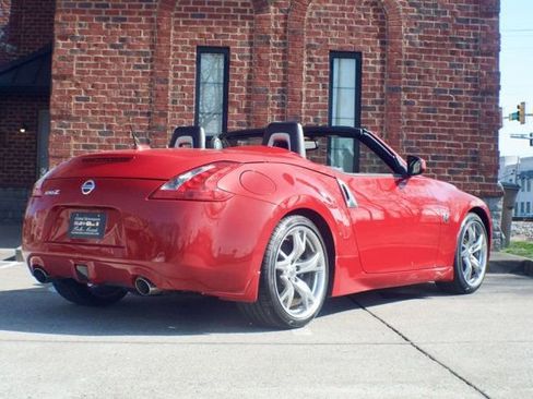 Used 2010 Nissan 370Z Touring w/ Sport Pkg image 5