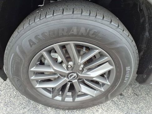 Used 2023 Nissan Rogue S image 9