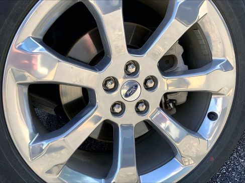 Used 2020 Ford Explorer Platinum w/ Premium Technology Package AWD/4WD image 3