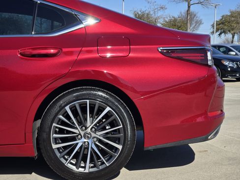 Certified 2025 Lexus ES 350 w/ Premium Package image 16