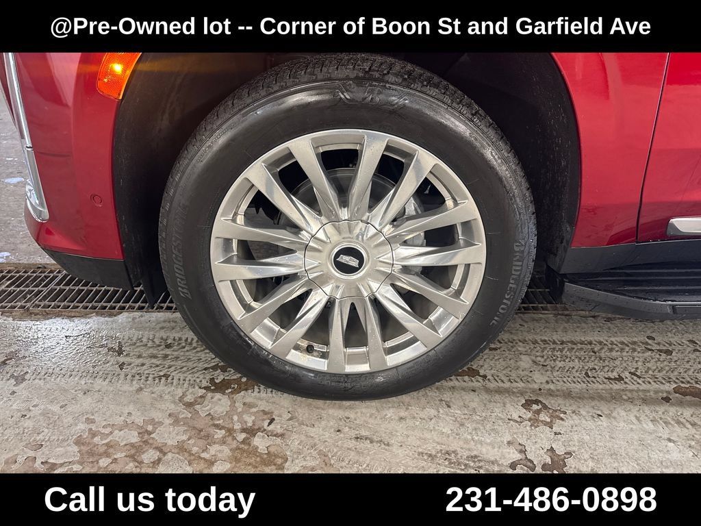 Used 2021 Cadillac Escalade Premium Luxury AWD/4WD image 11