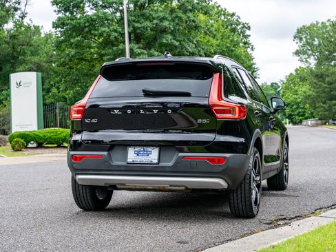 Used 2023 Volvo XC40 B5 Plus AWD/4WD image 6