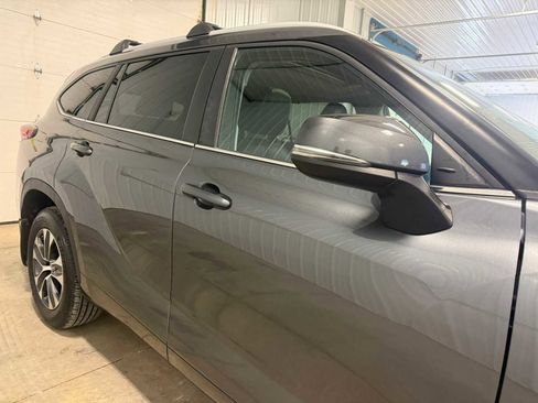 Used 2023 Toyota Highlander XLE image 11