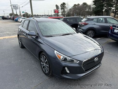 Used 2018 Hyundai Elantra GT image 3